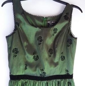NECA Bella Swan Green Birthday Dress M